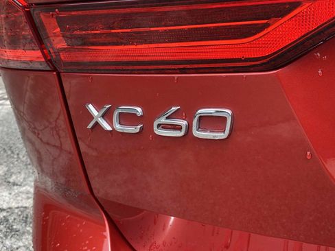 Used 2022 Volvo XC60 B5 Momentum AWD/4WD image 5