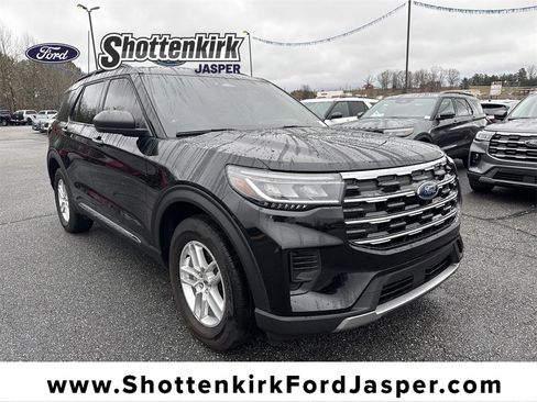 Used 2025 Ford Explorer Active image 1