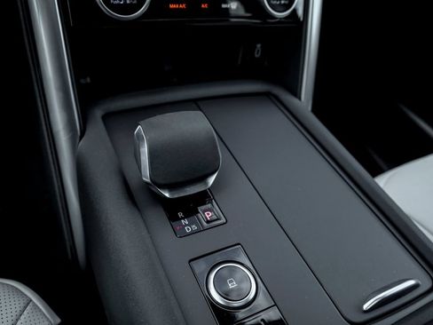 New 2026 Land Rover Discovery Dynamic SE AWD/4WD image 13