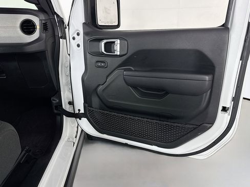 Used 2024 Jeep Wrangler Willys image 23