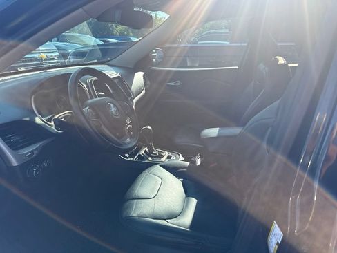 Used 2015 Jeep Cherokee Limited w/ Technology Group FWD image 3
