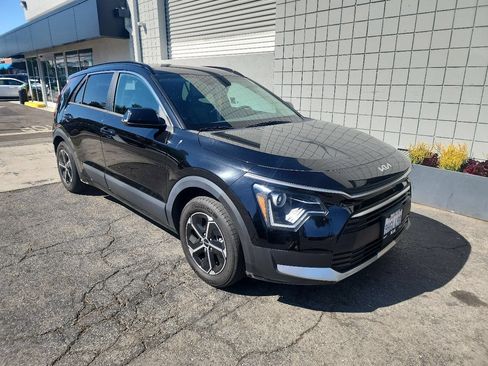 Used 2023 Kia Niro EX FWD image 2