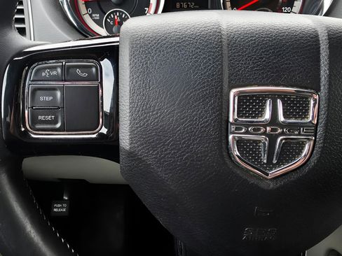 Used 2018 Dodge Grand Caravan SXT image 26