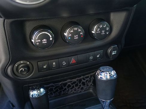 Used 2016 Jeep Wrangler Unlimited Rubicon image 42