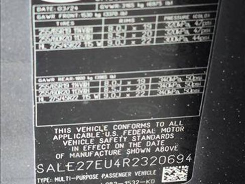 Used 2024 Land Rover Defender 110 X-Dynamic SE AWD/4WD image 21