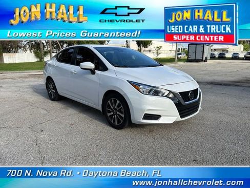 Used 2022 Nissan Versa SV FWD image 1