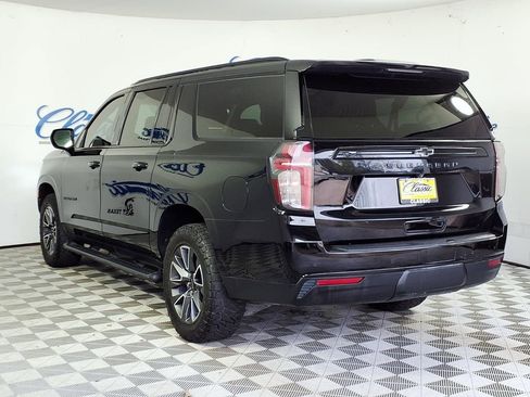 Used 2023 Chevrolet Suburban Z71 image 2