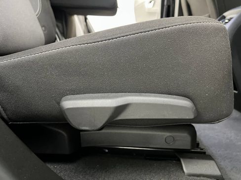 Used 2025 Chevrolet Blazer LT FWD image 23