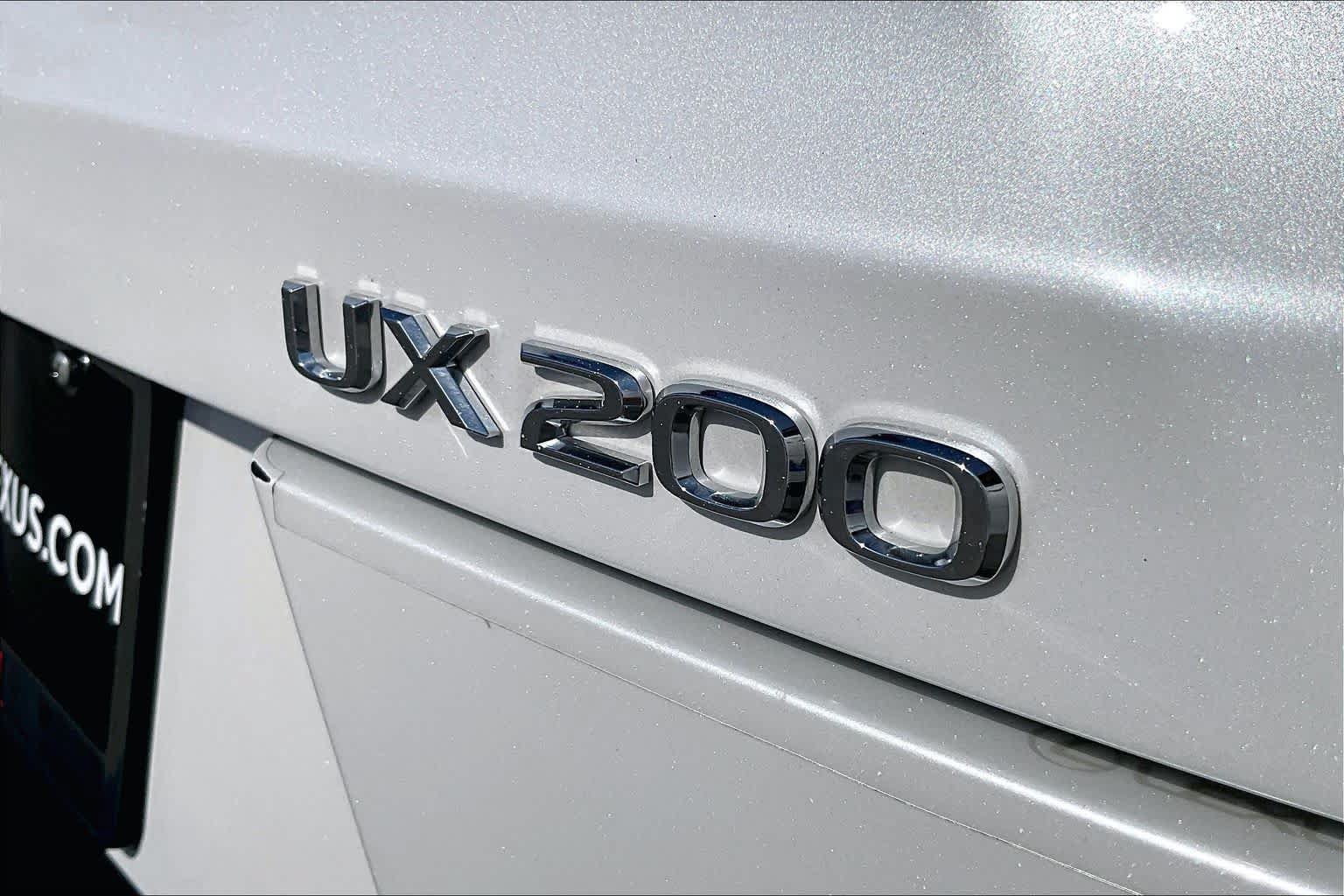 Used 2019 Lexus UX 200 w/ Premium Package FWD image 9