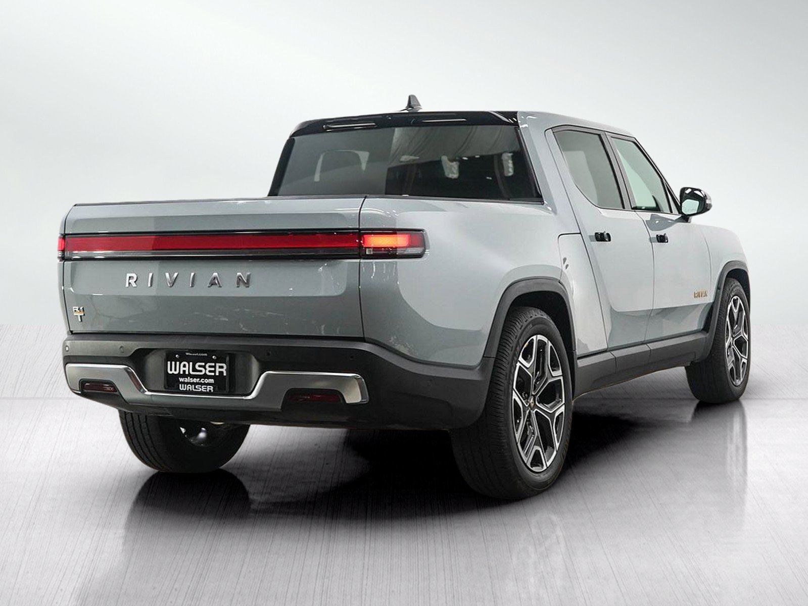 Used 2022 Rivian R1T Adventure AWD/4WD image 5