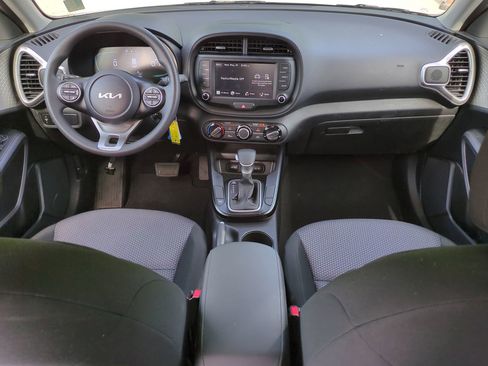 Used 2025 Kia Soul LX w/ LX Technology Package FWD image 14