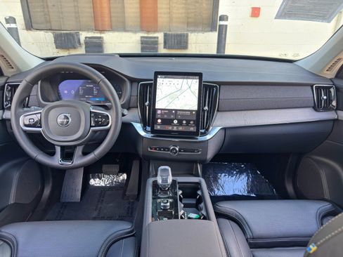 Used 2025 Volvo XC90 T8 Ultra w/ Protection Package Premier AWD/4WD image 13