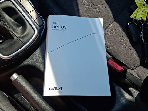 Used 2024 Kia Seltos S AWD/4WD image 28