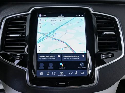 Certified 2025 Volvo XC90 B5 Plus AWD/4WD image 16