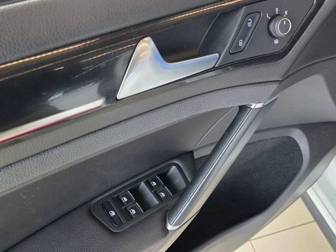 Used 2016 Volkswagen GTI SE w/ Lighting Package (SEL) image 24