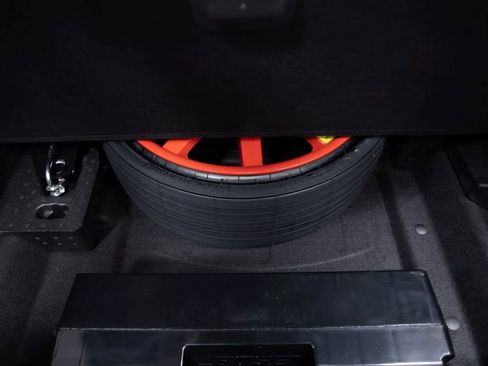 Certified 2025 Porsche Macan S image 32