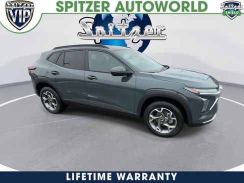 New 2026 Chevrolet Trax LT w/ Sunroof Package FWD image 9