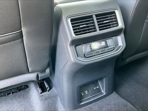 New 2026 Volkswagen Atlas Peak Edition AWD/4WD image 9