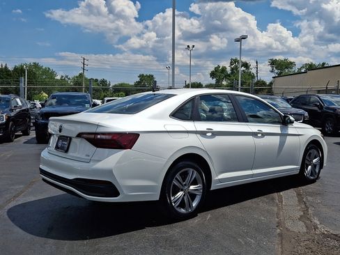 Certified 2024 Volkswagen Jetta SE FWD image 6