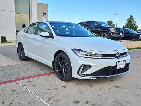 New 2026 Volkswagen Jetta SE image 4