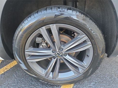 Used 2022 Volkswagen Atlas Cross Sport SEL R-Line image 10