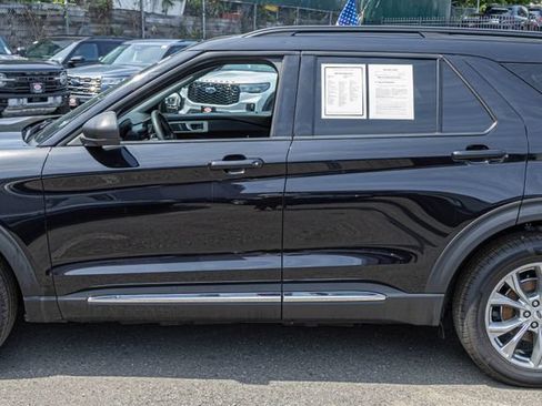 Used 2022 Ford Explorer XLT w/ Equipment Group 202A AWD/4WD image 3
