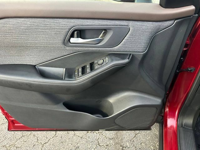 Used 2023 Nissan Rogue SV AWD/4WD image 18