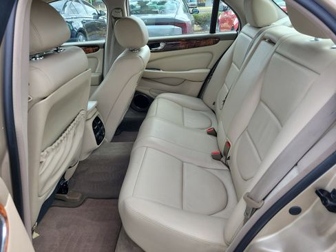 Used 2004 Jaguar XJ8 image 14
