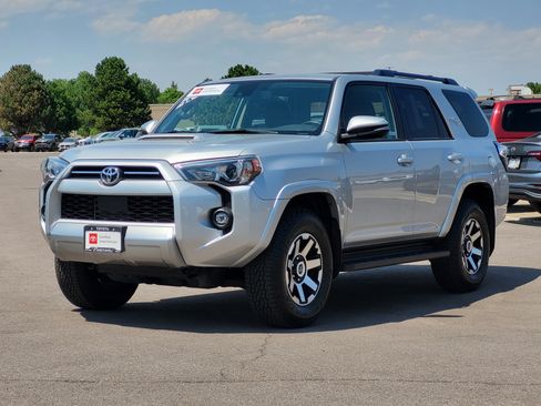 Certified 2024 Toyota 4Runner TRD Off-Road Premium AWD/4WD image 2