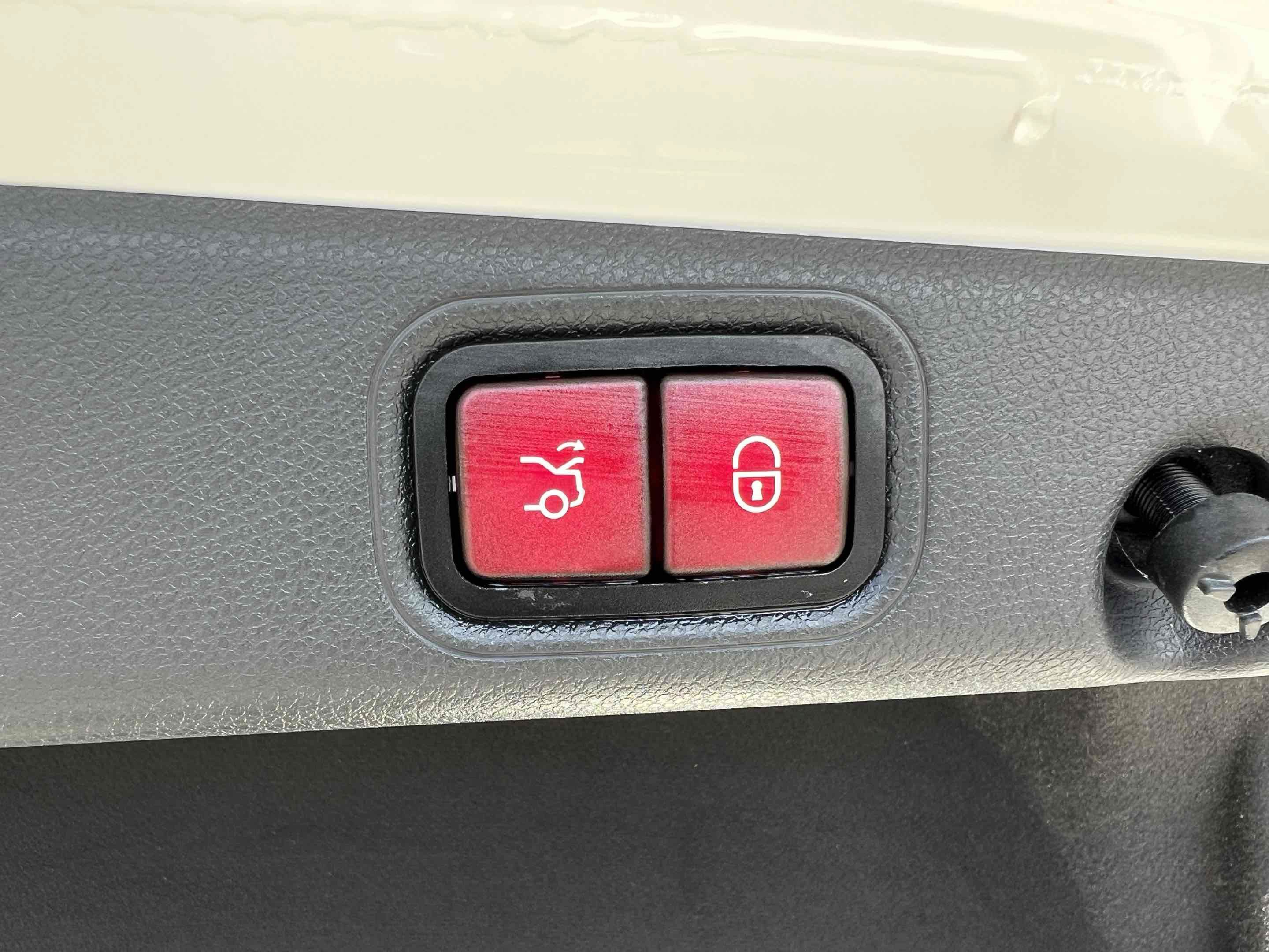 Used 2018 Mercedes-Benz E 300 image 8