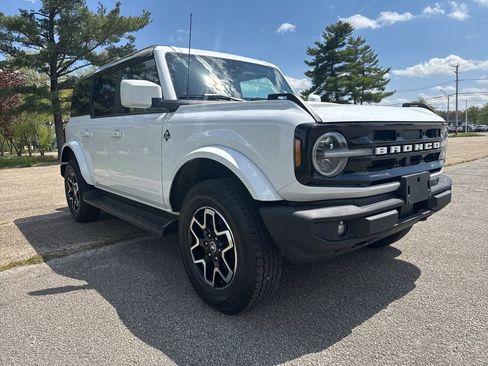 Used 2025 Ford Bronco Outer Banks AWD/4WD image 10