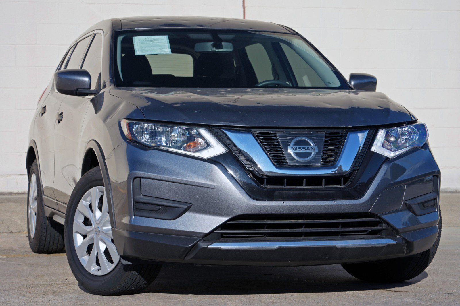 Used 2017 Nissan Rogue S AWD/4WD image 2