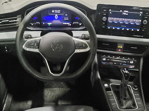 Used 2025 Volkswagen Jetta SE image 22