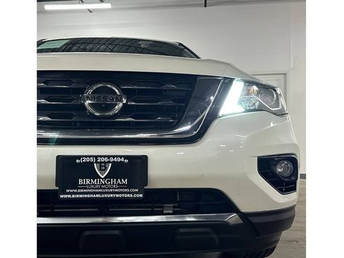 Used 2020 Nissan Pathfinder Platinum FWD image 5