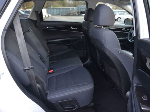 Used 2018 Kia Sorento LX image 9