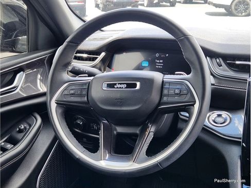 Used 2022 Jeep Grand Cherokee Altitude AWD/4WD image 27