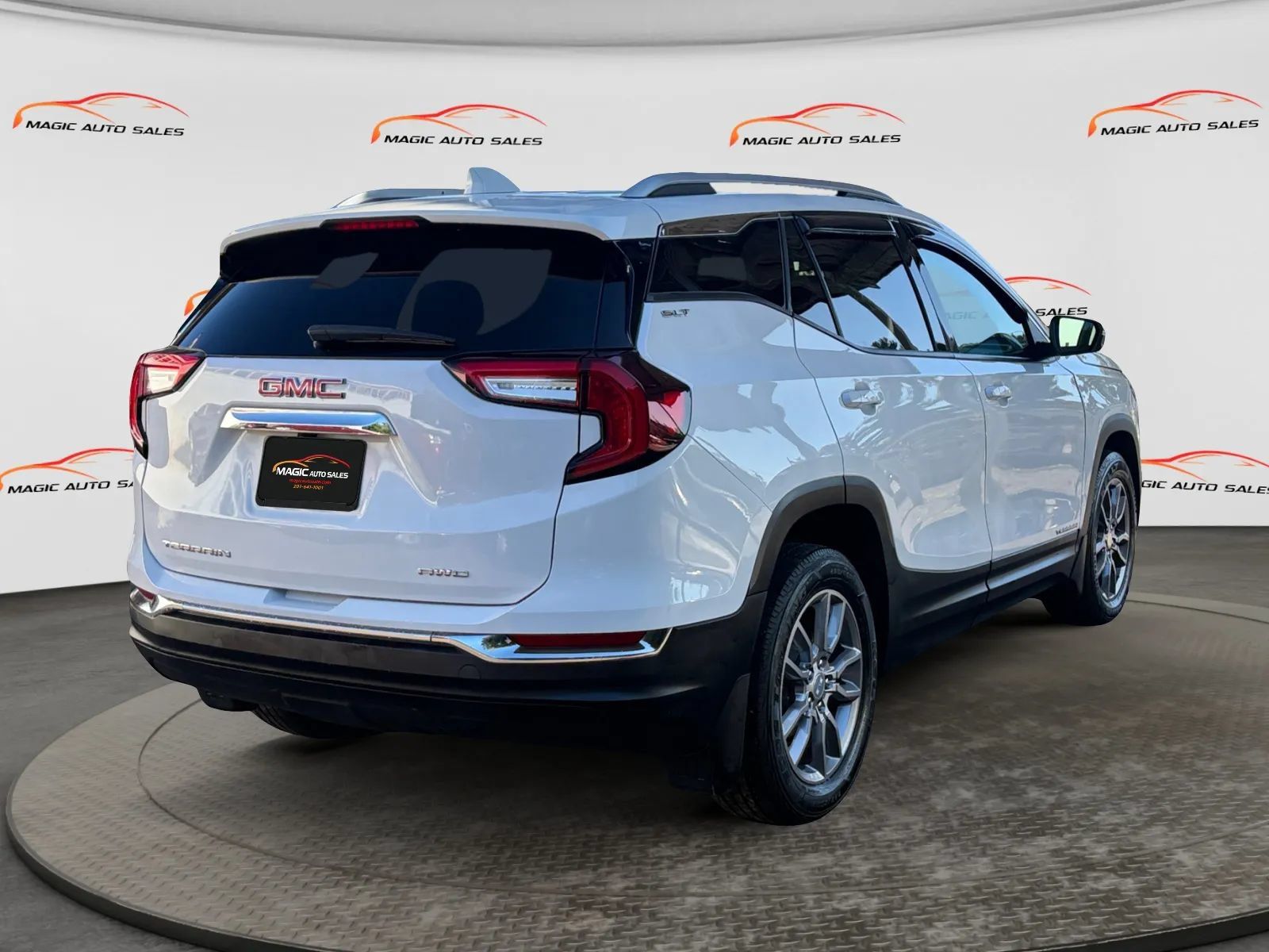 Used 2022 GMC Terrain SLT w/ LPO, Floor Liner Package AWD/4WD image 10