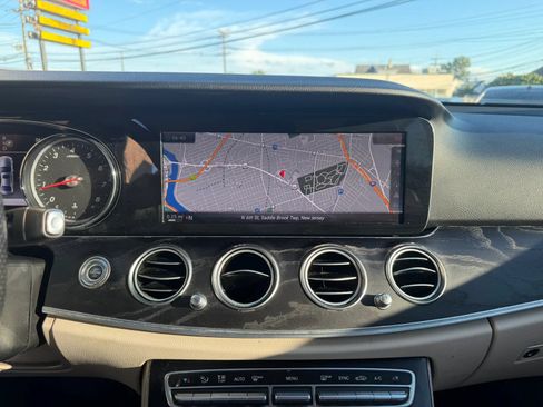 Used 2017 Mercedes-Benz E 300 4MATIC image 10