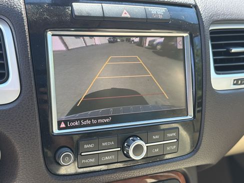 Used 2012 Volkswagen Touareg TDI AWD/4WD image 22