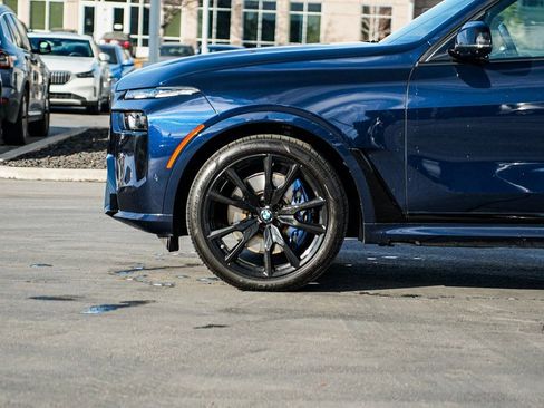 Used 2025 BMW X7 M60i image 8