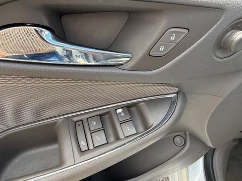 Used 2018 Chevrolet Cruze LS FWD image 12