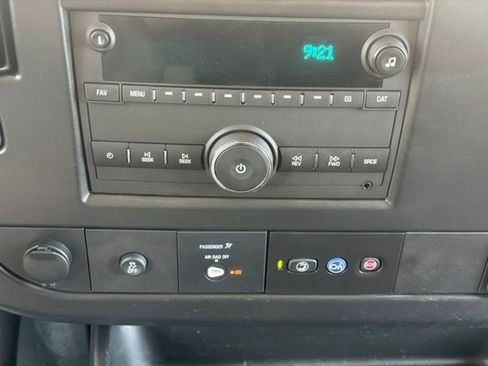 Certified 2025 Chevrolet Express 2500 RWD image 21