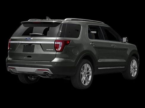 Used 2016 Ford Explorer XLT w/ Equipment Group 202A AWD/4WD image 18