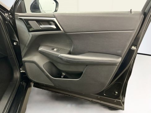 Used 2024 Mitsubishi Outlander SE AWD/4WD image 35