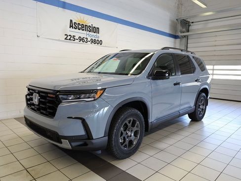 New 2025 Honda Pilot TrailSport image 2