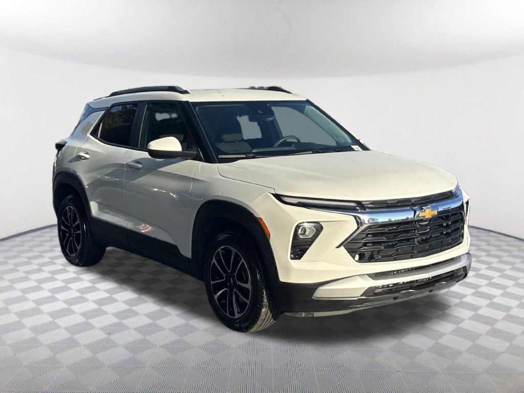 Used 2025 Chevrolet TrailBlazer LT FWD image 3