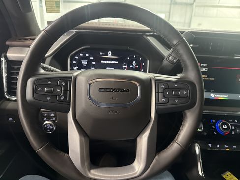 Used 2025 GMC Sierra 3500 Denali w/ Denali Reserve Package AWD/4WD image 9