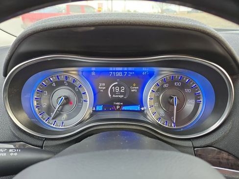 Used 2019 Chrysler 300 Limited image 16