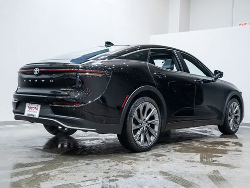 Used 2023 Toyota Crown Limited w/ Advanced Technology Package image 9