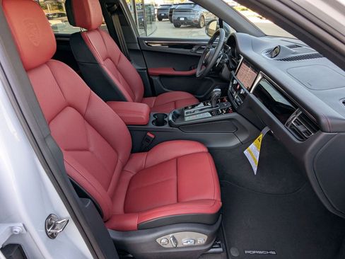 New 2026 Porsche Macan Turbo image 25